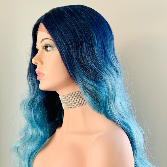 A Very Pretty 28” Blue Lace Front Synthetic Wig - Picture 6 of 11